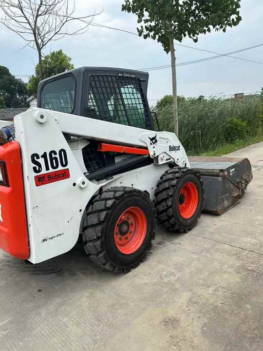 BOBCAT Brand Skid Loader S185 Used Machine Hot Sale - اللودر بعجل: صور 4 BOBCAT Brand Skid Loader S185 Used Machine Hot Sale - اللودر بعجل: صور 4