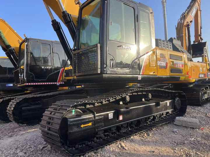 China Famous Brand Used Sany 23ton Excavator Used Sany SY235C Hydraulic Excavator 90% New with Excellent Performance for Sale - حفارات زحافة: صور 3 China Famous Brand Used Sany 23ton Excavator Used Sany SY235C Hydraulic Excavator 90% New with Excellent Performance for Sale - حفارات زحافة: صور 3