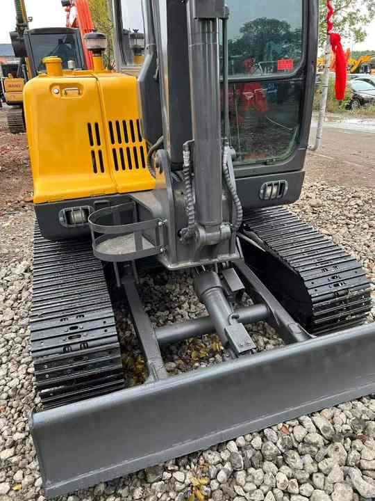 High Quality Used Volvo EC60D Excavator for Sale 6 Ton Compact Machine, Excellent Condition, Ready for Work! - حفارة مصغرة: صور 5 High Quality Used Volvo EC60D Excavator for Sale 6 Ton Compact Machine, Excellent Condition, Ready for Work! - حفارة مصغرة: صور 5