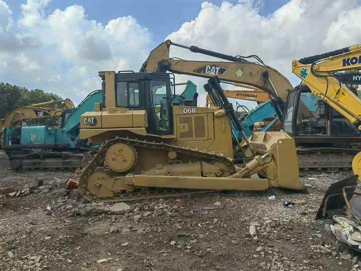 Original Japan Brand Cat D6r Bulldozer in Stock High Quality Cat D5 D6 D7 D10 Bulldozer for Sale - بلدوزر: صور 2 Original Japan Brand Cat D6r Bulldozer in Stock High Quality Cat D5 D6 D7 D10 Bulldozer for Sale - بلدوزر: صور 2