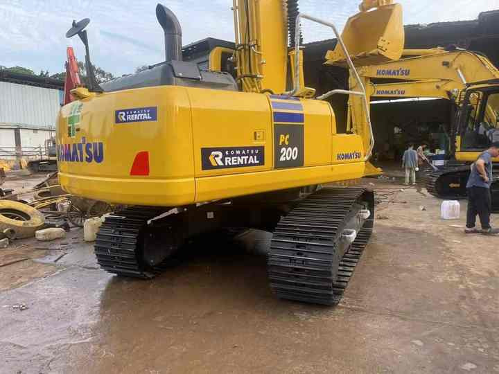 PC200-8 Low Working Hour Second Hand 20 Ton Excavator Komatsu Pc200-8 Crawler Excavator Used Komatsu Excavator PC200-8N1 - حفارة: صور 3 PC200-8 Low Working Hour Second Hand 20 Ton Excavator Komatsu Pc200-8 Crawler Excavator Used Komatsu Excavator PC200-8N1 - حفارة: صور 3