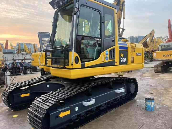 PC200-8 Low Working Hour Second Hand 20 Ton Excavator Komatsu Pc200-8 Crawler Excavator Used Komatsu Excavator PC200-8N1 - حفارة: صور 4 PC200-8 Low Working Hour Second Hand 20 Ton Excavator Komatsu Pc200-8 Crawler Excavator Used Komatsu Excavator PC200-8N1 - حفارة: صور 4