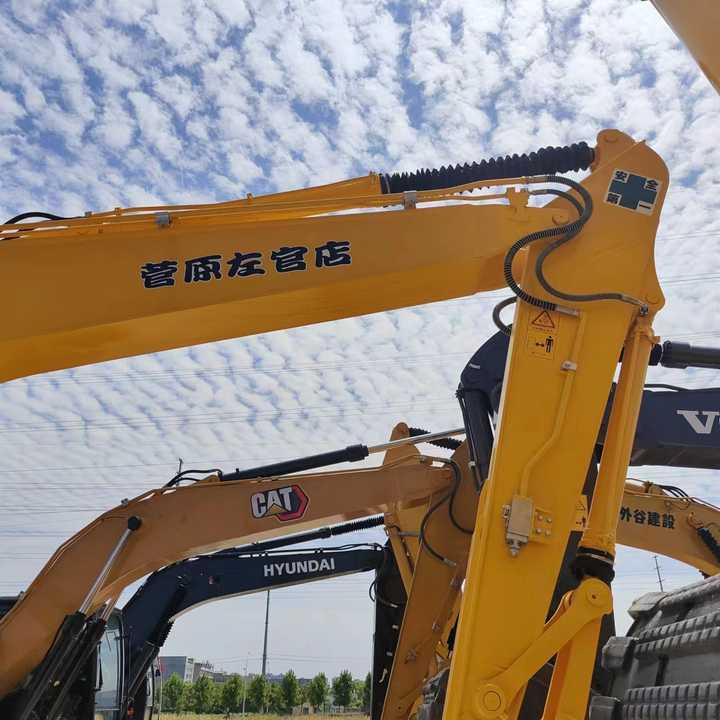 PC200-8 Low Working Hour Second Hand 20 Ton Excavator Komatsu Pc200-8 Crawler Excavator Used Komatsu Excavator PC200-8N1 - حفارة: صور 4 PC200-8 Low Working Hour Second Hand 20 Ton Excavator Komatsu Pc200-8 Crawler Excavator Used Komatsu Excavator PC200-8N1 - حفارة: صور 4