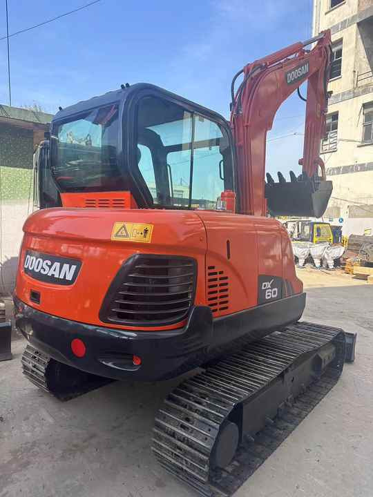 Second Hand Doosan Dx-60 Excavator for Sale - حفارات زحافة: صور 2 Second Hand Doosan Dx-60 Excavator for Sale - حفارات زحافة: صور 2