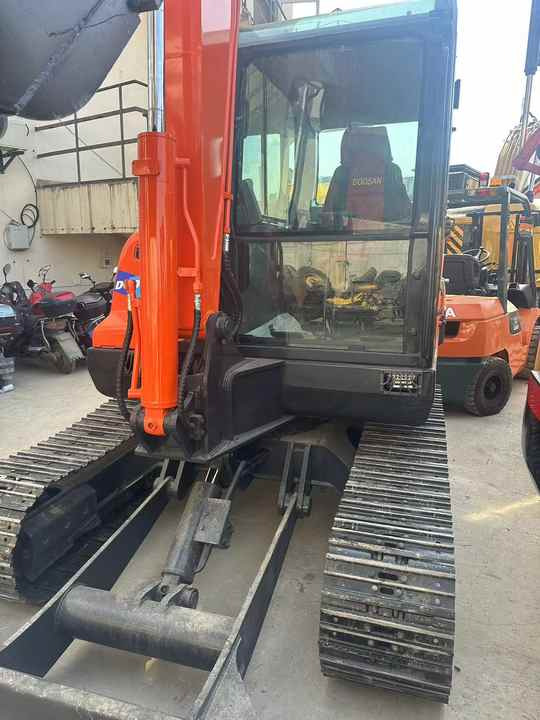 Second Hand Doosan Dx-60 Excavator for Sale - حفارات زحافة: صور 4 Second Hand Doosan Dx-60 Excavator for Sale - حفارات زحافة: صور 4
