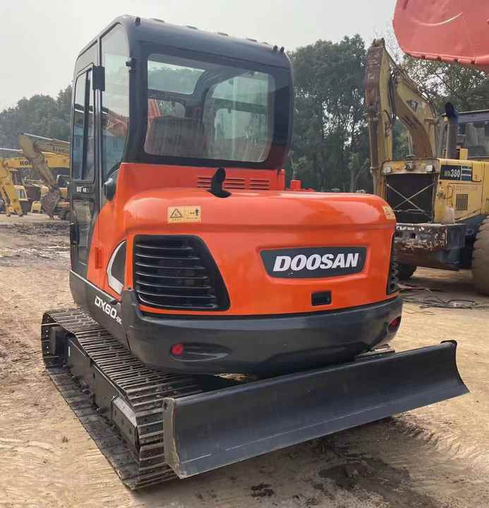 Second Hand Doosan Dx-60 Excavator for Sale - حفارات زحافة: صور 2 Second Hand Doosan Dx-60 Excavator for Sale - حفارات زحافة: صور 2