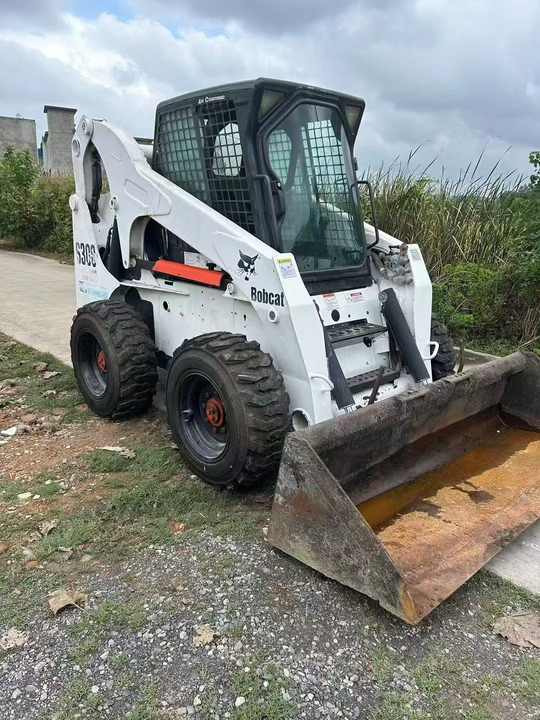 USED BOBCAT S300 Skid-steer Loader with Very Good Performance Is for Sale at a Low Price. S160/s185/s220/330 in Stock - شيول صغير: صور 2 USED BOBCAT S300 Skid-steer Loader with Very Good Performance Is for Sale at a Low Price. S160/s185/s220/330 in Stock - شيول صغير: صور 2