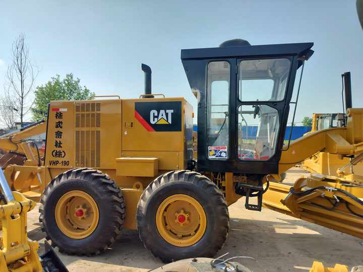 Used CAT 140H Motor Grader From Japan with Excellent Performance Caterpillar 140h in Good Condition for Sale - آلة تسوية الأرض: صور 5 Used CAT 140H Motor Grader From Japan with Excellent Performance Caterpillar 140h in Good Condition for Sale - آلة تسوية الأرض: صور 5