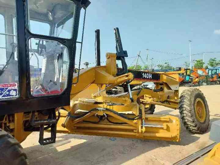 Used CAT 140H Motor Grader From Japan with Excellent Performance Caterpillar 140h in Good Condition for Sale - آلة تسوية الأرض: صور 3 Used CAT 140H Motor Grader From Japan with Excellent Performance Caterpillar 140h in Good Condition for Sale - آلة تسوية الأرض: صور 3