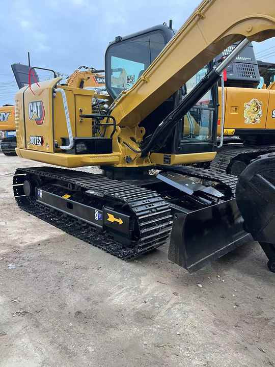 Used Caterpillar CAT 307E2 Crawler Mini Hydraulic Digger Second Hand Cat 307E2 Excavator - حفارة: صور 5 Used Caterpillar CAT 307E2 Crawler Mini Hydraulic Digger Second Hand Cat 307E2 Excavator - حفارة: صور 5