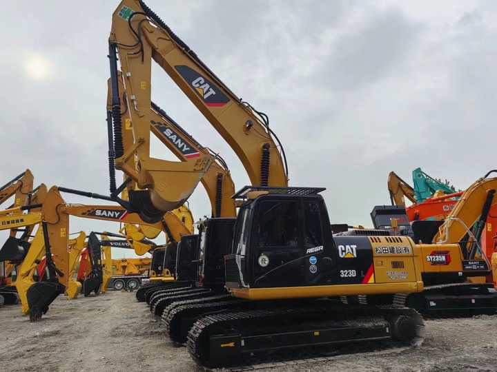 Used Digger CAT 323DL Construction Machinery Construction Digger Used CAT 323DL Cheap Excavator - حفارات زحافة: صور 3 Used Digger CAT 323DL Construction Machinery Construction Digger Used CAT 323DL Cheap Excavator - حفارات زحافة: صور 3