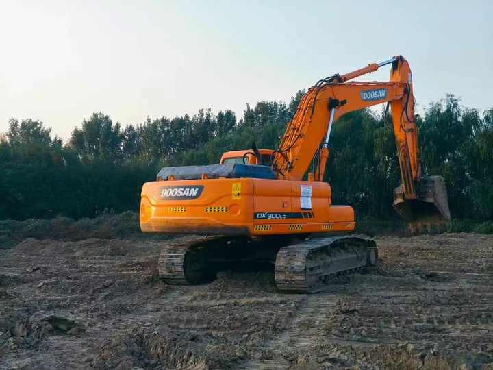 Used Doosan Dx300 2014 Model Excavator Second Hand Machine Popular Brand Korean Doosan Hydraulic Machinery - حفارات زحافة: صور 4 Used Doosan Dx300 2014 Model Excavator Second Hand Machine Popular Brand Korean Doosan Hydraulic Machinery - حفارات زحافة: صور 4