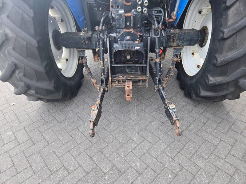 New Holland TL 90 A - جرار: صور 5 New Holland TL 90 A - جرار: صور 5