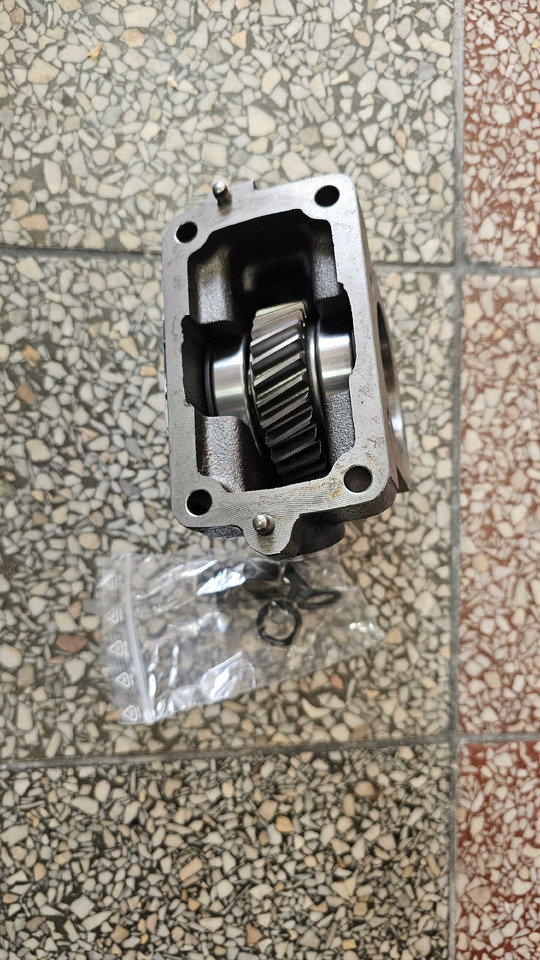 Przystawka do sprężarki Deutz-Fahr Same Lamborghini 0.010.3276.1 - قطع الغيار - الآلات والماكينات الزراعية: صور 1 Przystawka do sprężarki Deutz-Fahr Same Lamborghini 0.010.3276.1 - قطع الغيار - الآلات والماكينات الزراعية: صور 1
