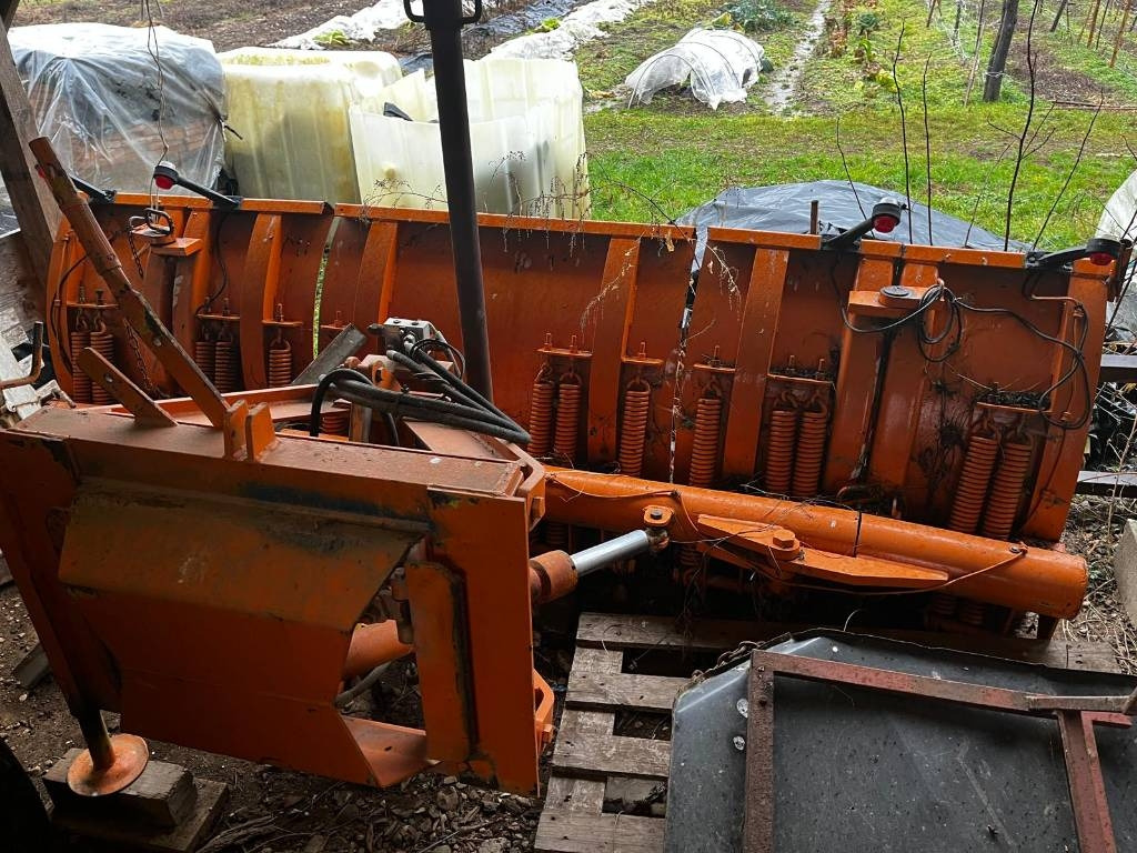 BOMBELLI LAMA 3 MT - كاسحة ثلوج - الآلات والماكينات الزراعية: صور 1 BOMBELLI LAMA 3 MT - كاسحة ثلوج - الآلات والماكينات الزراعية: صور 1