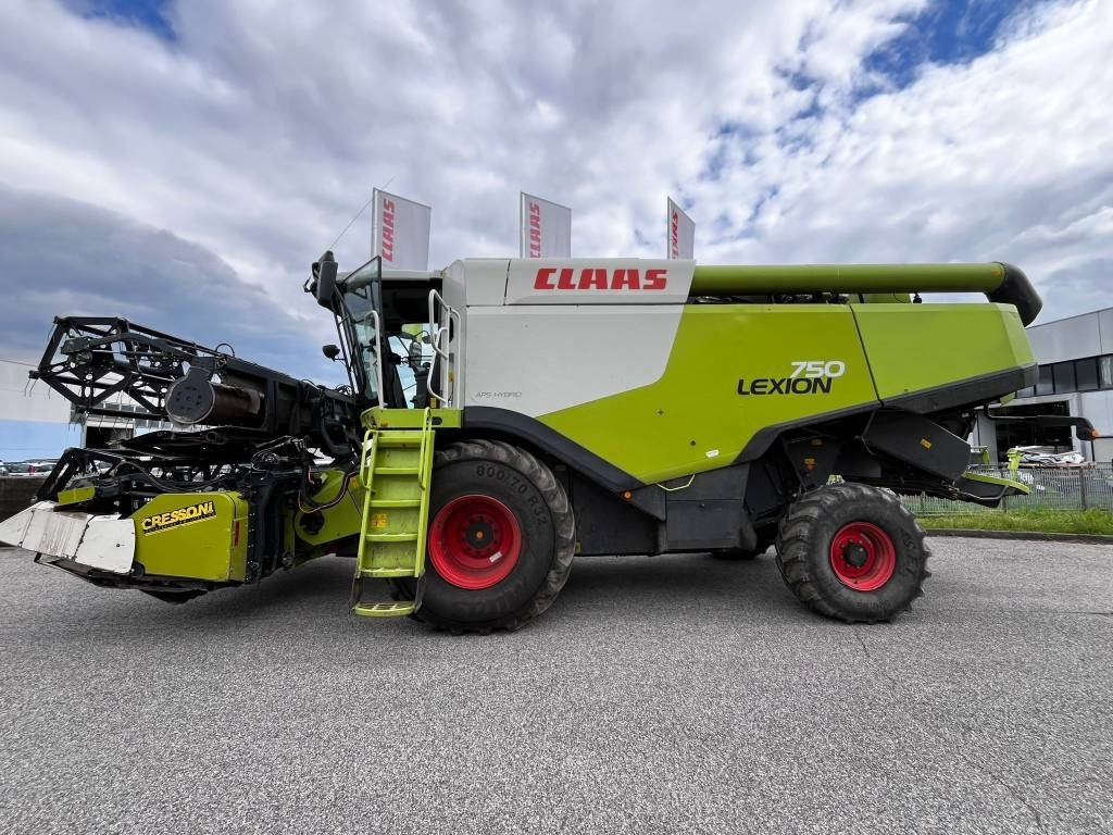 Claas Lexion 750 - حصادة شاملة: صور 1 Claas Lexion 750 - حصادة شاملة: صور 1