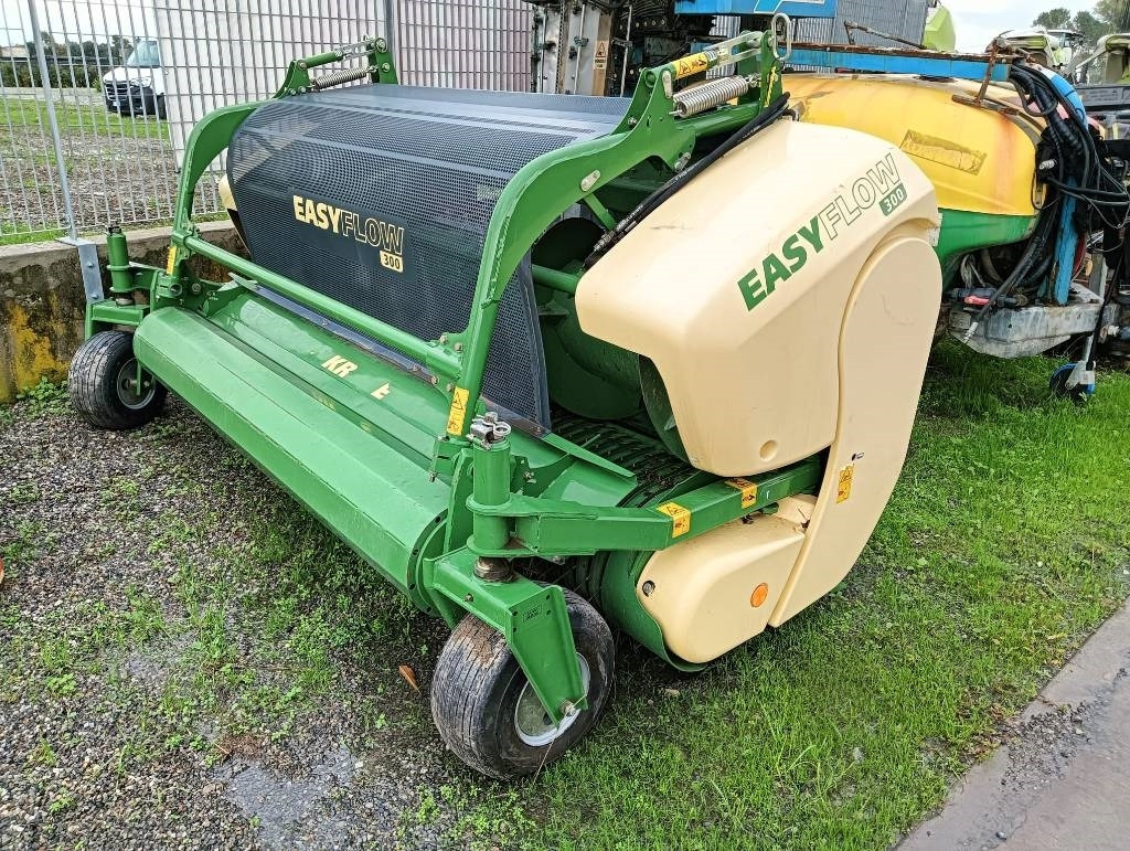 Krone Easy Flow 300 - معدات حصادة الأعلاف: صور 1 Krone Easy Flow 300 - معدات حصادة الأعلاف: صور 1