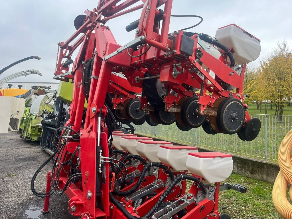 Mascar M 12 - وضع البذور فى خطوط: صور 1 Mascar M 12 - وضع البذور فى خطوط: صور 1