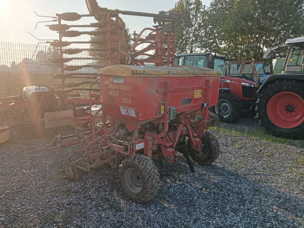 وضع البذور فى خطوط MaterMacc 5 METRI DISCHI: صور 7 وضع البذور فى خطوط MaterMacc 5 METRI DISCHI: صور 7