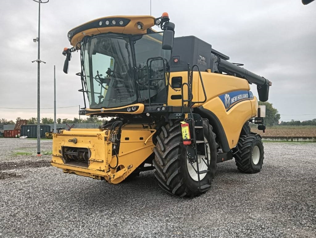 New Holland CR 7.90 - حصادة شاملة: صور 2 New Holland CR 7.90 - حصادة شاملة: صور 2