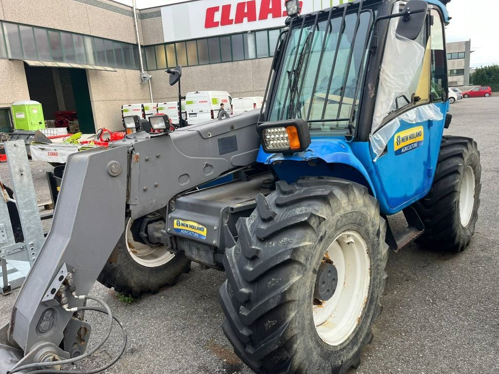 New Holland LM 430 - رافعة تلسكوبية: صور 4 New Holland LM 430 - رافعة تلسكوبية: صور 4