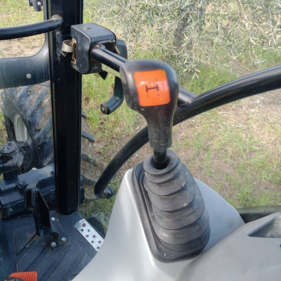 New Holland T 4.55 - جرار: صور 4 New Holland T 4.55 - جرار: صور 4