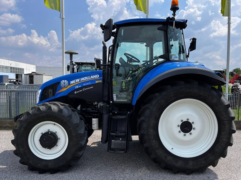 New Holland T 5.115 - جرار: صور 2 New Holland T 5.115 - جرار: صور 2