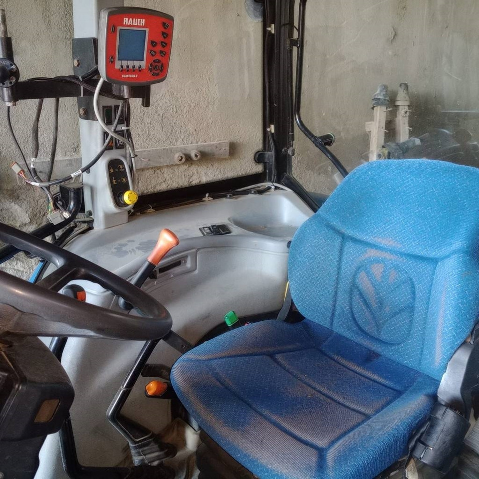 New Holland T 5050 - جرار: صور 4 New Holland T 5050 - جرار: صور 4