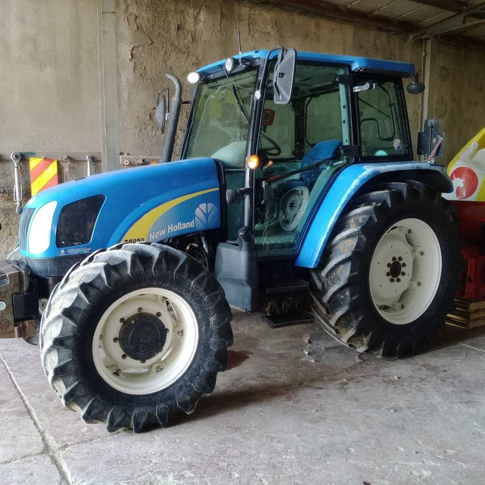 New Holland T 5050 - جرار: صور 1 New Holland T 5050 - جرار: صور 1