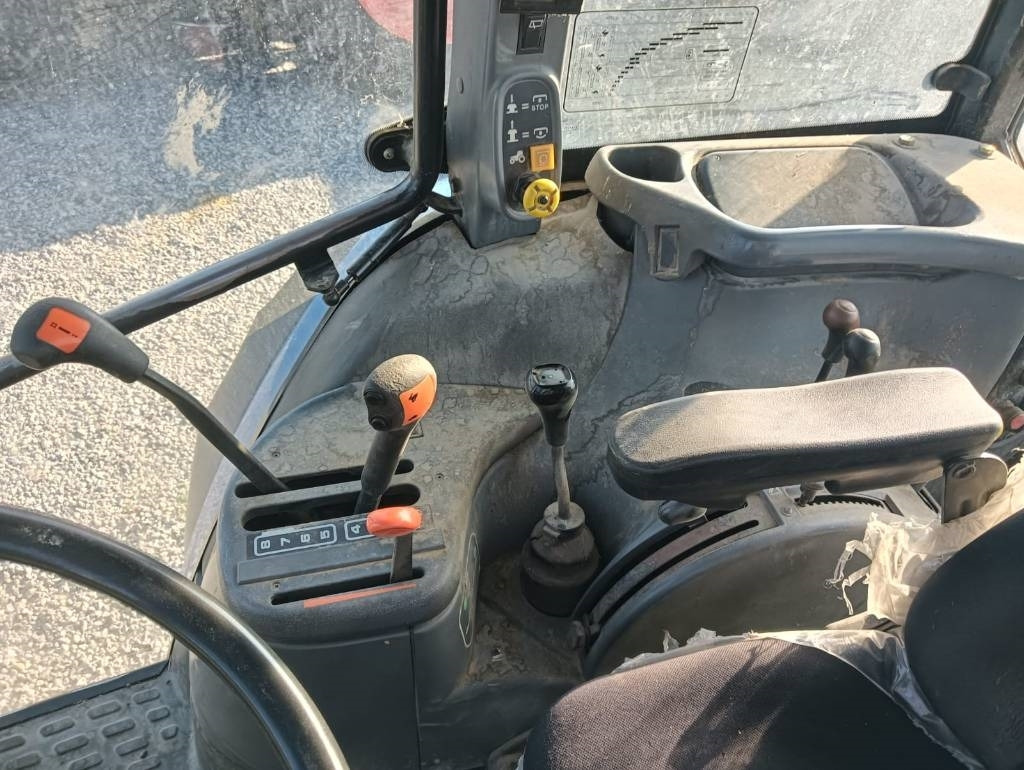 New Holland TS 100 - جرار: صور 3 New Holland TS 100 - جرار: صور 3