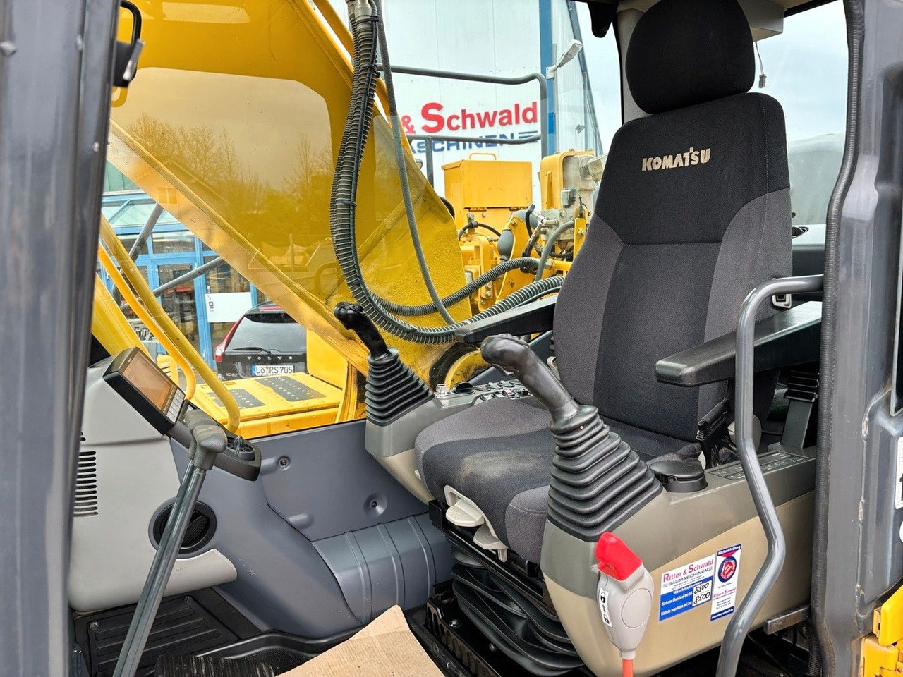 Komatsu HB215LC-3 - حفارات زحافة: صور 4 Komatsu HB215LC-3 - حفارات زحافة: صور 4