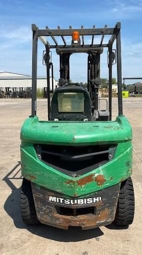 Mitsubishi Chariot élévateur diesel FD30N fenwick - رافعة شوكية ديزل: صور 3 Mitsubishi Chariot élévateur diesel FD30N fenwick - رافعة شوكية ديزل: صور 3