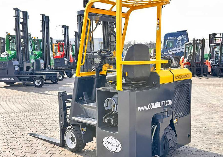 Combilift C3000CB / GAS / TRIPLEX / 4900MM / FREE LIFT / FORK POSITIONER / SIC3000CB / GAS / TRIPLEX / 4900MM / FREE LIFT / FORK POSITIONER / SIDE SHIFT / LIKE NEWDE SHIFT / LIKE NEW - شاحنة المناولة رباعية الاتجاهات: صور 5 Combilift C3000CB / GAS / TRIPLEX / 4900MM / FREE LIFT / FORK POSITIONER / SIC3000CB / GAS / TRIPLEX / 4900MM / FREE LIFT / FORK POSITIONER / SIDE SHIFT / LIKE NEWDE SHIFT / LIKE NEW - شاحنة المناولة رباعية الاتجاهات: صور 5