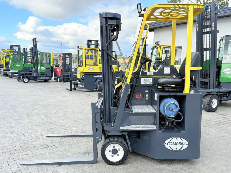 Combilift C3000CB / GAS / TRIPLEX 4900MM / FREE LIFT / FORK POSITIONER / SIDE SHIFT / EXCELLENT CONDITION / Wide range of four-way and sid - شاحنة المناولة رباعية الاتجاهات: صور 3 Combilift C3000CB / GAS / TRIPLEX 4900MM / FREE LIFT / FORK POSITIONER / SIDE SHIFT / EXCELLENT CONDITION / Wide range of four-way and sid - شاحنة المناولة رباعية الاتجاهات: صور 3