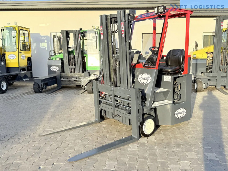 Combilift C3000CB / GAS / TRIPLEX 4900MM / FREE LIFT / SIDE SHIFT / FORK POSITIONER / EXCELLENT CONDITION / Wide range of four-way and sid - شاحنة المناولة رباعية الاتجاهات: صور 4 Combilift C3000CB / GAS / TRIPLEX 4900MM / FREE LIFT / SIDE SHIFT / FORK POSITIONER / EXCELLENT CONDITION / Wide range of four-way and sid - شاحنة المناولة رباعية الاتجاهات: صور 4