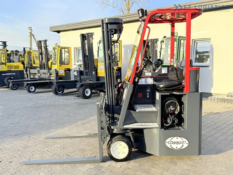 Combilift C3000CB / GAS / TRIPLEX 4900MM / FREE LIFT / SIDE SHIFT / FORK POSITIONER / EXCELLENT CONDITION / Wide range of four-way and sid - شاحنة المناولة رباعية الاتجاهات: صور 2 Combilift C3000CB / GAS / TRIPLEX 4900MM / FREE LIFT / SIDE SHIFT / FORK POSITIONER / EXCELLENT CONDITION / Wide range of four-way and sid - شاحنة المناولة رباعية الاتجاهات: صور 2