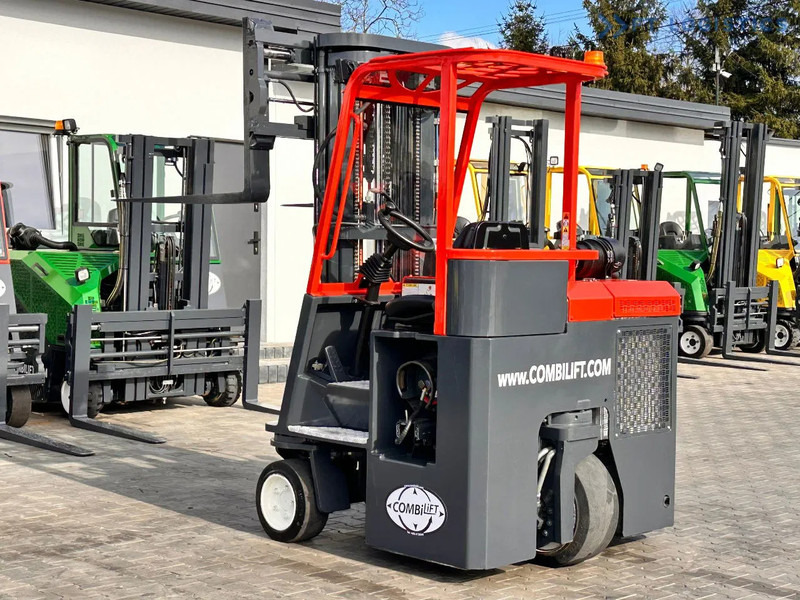 Combilift C3000CB / LPG / TRIPLEX / 5500MM / FREE LIFT / FORK SHIFT / POSITIONER C3000CB / LPG / TRIPLEX / 5500MM / FREE LIFT / FORK SHIFT - شاحنة المناولة رباعية الاتجاهات: صور 3 Combilift C3000CB / LPG / TRIPLEX / 5500MM / FREE LIFT / FORK SHIFT / POSITIONER C3000CB / LPG / TRIPLEX / 5500MM / FREE LIFT / FORK SHIFT - شاحنة المناولة رباعية الاتجاهات: صور 3