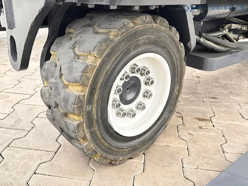 Combilift C4500 / DUPLEX / 4050MM / DIESEL / WIDE POSITIONER / FREE LIFT C4500 / DUPLEX / 4050MM / DIESEL / WIDE POSITIONER / FREE LIFT - شاحنة المناولة رباعية الاتجاهات: صور 5 Combilift C4500 / DUPLEX / 4050MM / DIESEL / WIDE POSITIONER / FREE LIFT C4500 / DUPLEX / 4050MM / DIESEL / WIDE POSITIONER / FREE LIFT - شاحنة المناولة رباعية الاتجاهات: صور 5