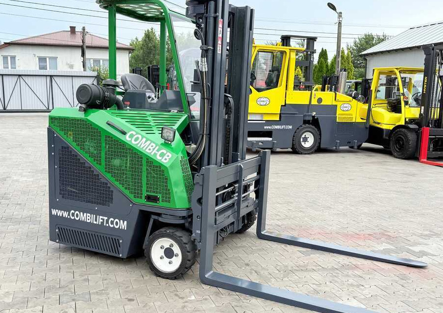 Combilift CB3000 / DIESEL / TRIPLEX 4900MM / FREE LIFT / SIDESHIFT / FORK POSITIONER / 1500MM FORKS / LIKE NEW - شاحنة المناولة رباعية الاتجاهات: صور 5 Combilift CB3000 / DIESEL / TRIPLEX 4900MM / FREE LIFT / SIDESHIFT / FORK POSITIONER / 1500MM FORKS / LIKE NEW - شاحنة المناولة رباعية الاتجاهات: صور 5