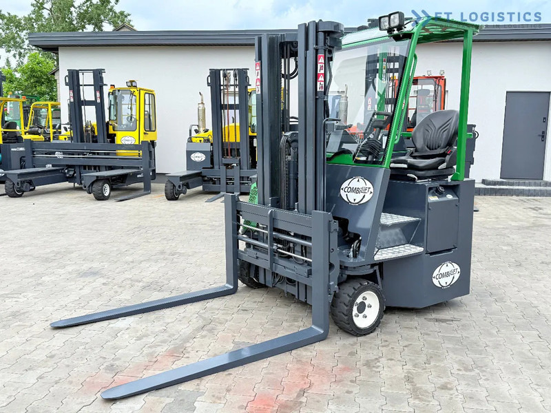 Combilift CB3000 / DIESEL / TRIPLEX 4900MM / FULL FREE LIFT / SIDE SHIFT / FORK POSITIONER / 1500MM FORKS / LIKE NEW CB3000 / DIESEL / TRI - شاحنة المناولة رباعية الاتجاهات: صور 1 Combilift CB3000 / DIESEL / TRIPLEX 4900MM / FULL FREE LIFT / SIDE SHIFT / FORK POSITIONER / 1500MM FORKS / LIKE NEW CB3000 / DIESEL / TRI - شاحنة المناولة رباعية الاتجاهات: صور 1