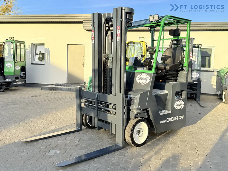 Combilift CB4000 / GAS / TRIPLEX 5200MM / FREE LIFT / FORK POSITIONER / SIDE SHIFT / EXCELLENT CONDITION / Wide range of four-way and side - شاحنة المناولة رباعية الاتجاهات: صور 3 Combilift CB4000 / GAS / TRIPLEX 5200MM / FREE LIFT / FORK POSITIONER / SIDE SHIFT / EXCELLENT CONDITION / Wide range of four-way and side - شاحنة المناولة رباعية الاتجاهات: صور 3