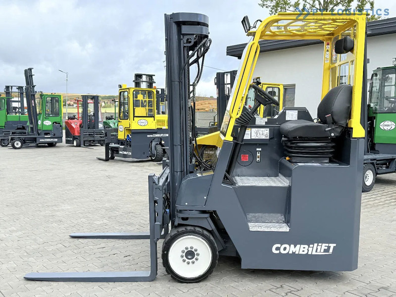 Combilift CB4000 / GAS / TRIPLEX 5200MM / FREE LIFT / FORK POSITIONER / SIDE SHIFT / EXCELLENT CONDITION / Wide range of four-way and side - شاحنة المناولة رباعية الاتجاهات: صور 2 Combilift CB4000 / GAS / TRIPLEX 5200MM / FREE LIFT / FORK POSITIONER / SIDE SHIFT / EXCELLENT CONDITION / Wide range of four-way and side - شاحنة المناولة رباعية الاتجاهات: صور 2