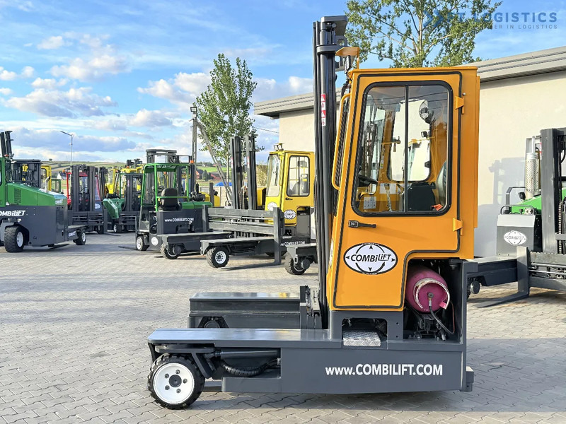 Combilift Combilift FOUR-WAY / MULTIDIRECTIONAL FORKLIFT C3000 / GAS / DUPLEX 4500MM / ONLY 3096 HOURS / FORK SIDE SHIFT / FULL CABIN / PE - شاحنة المناولة رباعية الاتجاهات: صور 2 Combilift Combilift FOUR-WAY / MULTIDIRECTIONAL FORKLIFT C3000 / GAS / DUPLEX 4500MM / ONLY 3096 HOURS / FORK SIDE SHIFT / FULL CABIN / PE - شاحنة المناولة رباعية الاتجاهات: صور 2