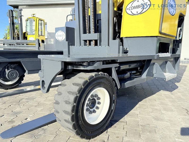 Combilift FOUR-WAY MULTIDIRECTIONAL FORKLIFT C5000 / GAS / TRIPLEX 6000MM / ONLY 4263 HOURS / FORK POSITIONER / EXCELLENT CONDITION / Wide - شاحنة المناولة رباعية الاتجاهات: صور 4 Combilift FOUR-WAY MULTIDIRECTIONAL FORKLIFT C5000 / GAS / TRIPLEX 6000MM / ONLY 4263 HOURS / FORK POSITIONER / EXCELLENT CONDITION / Wide - شاحنة المناولة رباعية الاتجاهات: صور 4
