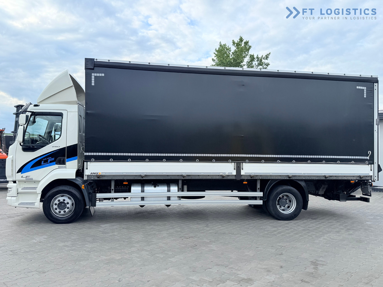 DAF LF 260 FA / AUTOMATIC / 9,255 kg PAYLOAD / 4x2 / 18 PALLETS / TAIL LIFT / SIDE BOARDS / EXCELLENT CONDITION! - شاحنة ستارة: صور 4 DAF LF 260 FA / AUTOMATIC / 9,255 kg PAYLOAD / 4x2 / 18 PALLETS / TAIL LIFT / SIDE BOARDS / EXCELLENT CONDITION! - شاحنة ستارة: صور 4