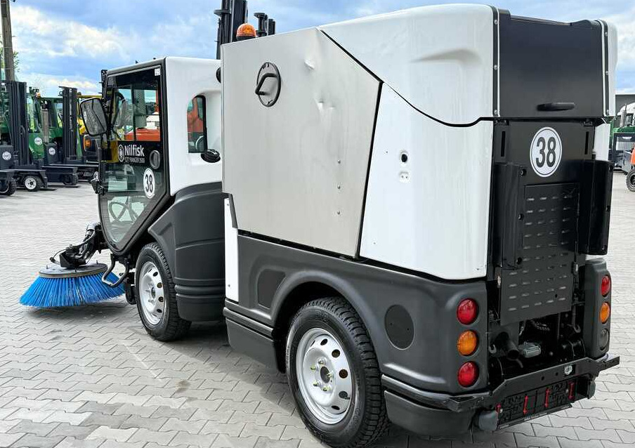 سياره كنس شوارع Nilfisk Nilfisk City Ranger 3500 – Articulated Municipal Sweeper | Year 2017 | On: صور 10