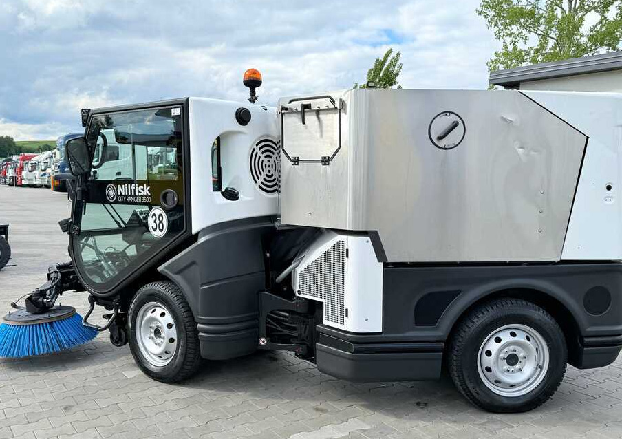 سياره كنس شوارع Nilfisk Nilfisk City Ranger 3500 – Articulated Municipal Sweeper | Year 2017 | On: صور 37