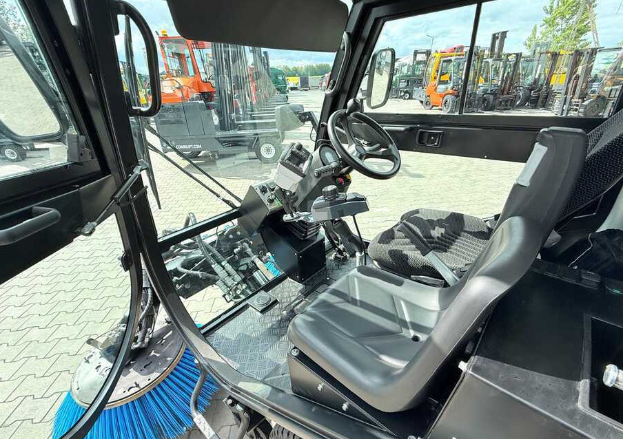 سياره كنس شوارع Nilfisk Nilfisk City Ranger 3500 – Articulated Municipal Sweeper | Year 2017 | On: صور 16