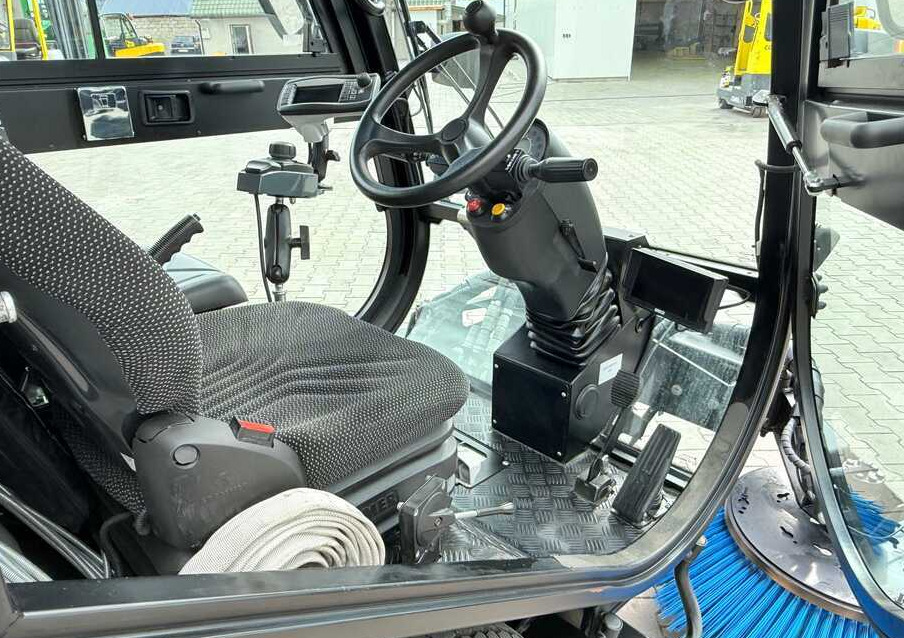 سياره كنس شوارع Nilfisk Nilfisk City Ranger 3500 – Articulated Municipal Sweeper | Year 2017 | On: صور 21