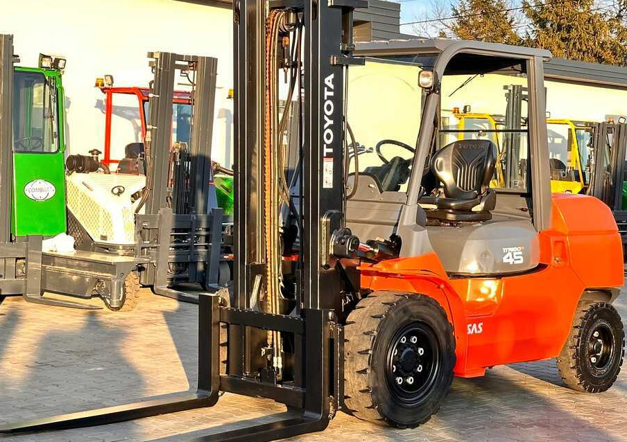 Toyota 42-4FD40 / DIESEL / 4500KG / DUPLEX / FORKS 1400MM / WELL-MAINTAINED - رافعة شوكية ديزل: صور 1 Toyota 42-4FD40 / DIESEL / 4500KG / DUPLEX / FORKS 1400MM / WELL-MAINTAINED - رافعة شوكية ديزل: صور 1